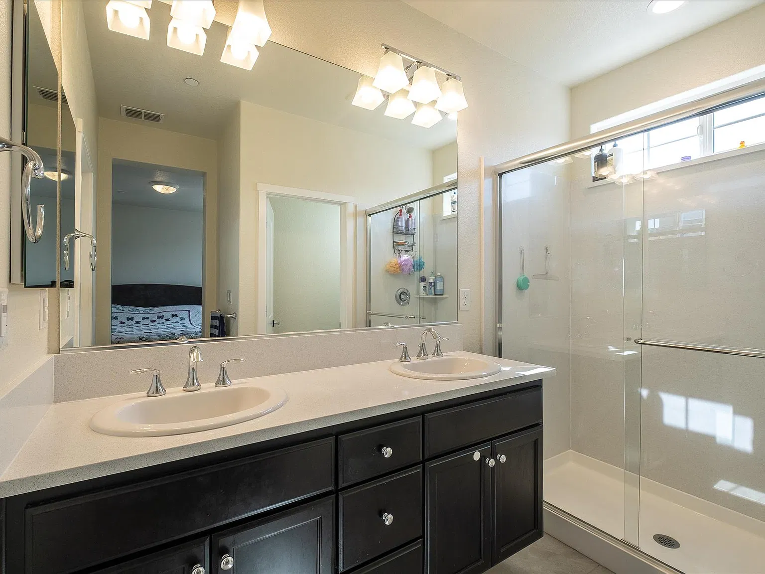 3 bed, 1800 sqft, $2,595 — Photo 3