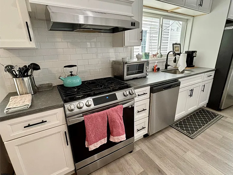 119 N Newport Ave — Photo 9