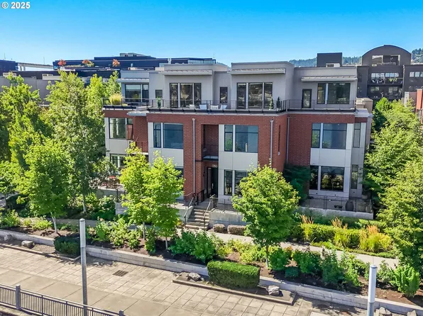 1714 NW Riverscape St, Portland, OR 97209
