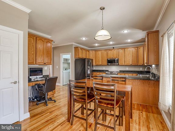 2nd image of 211 Wayfaring Dr