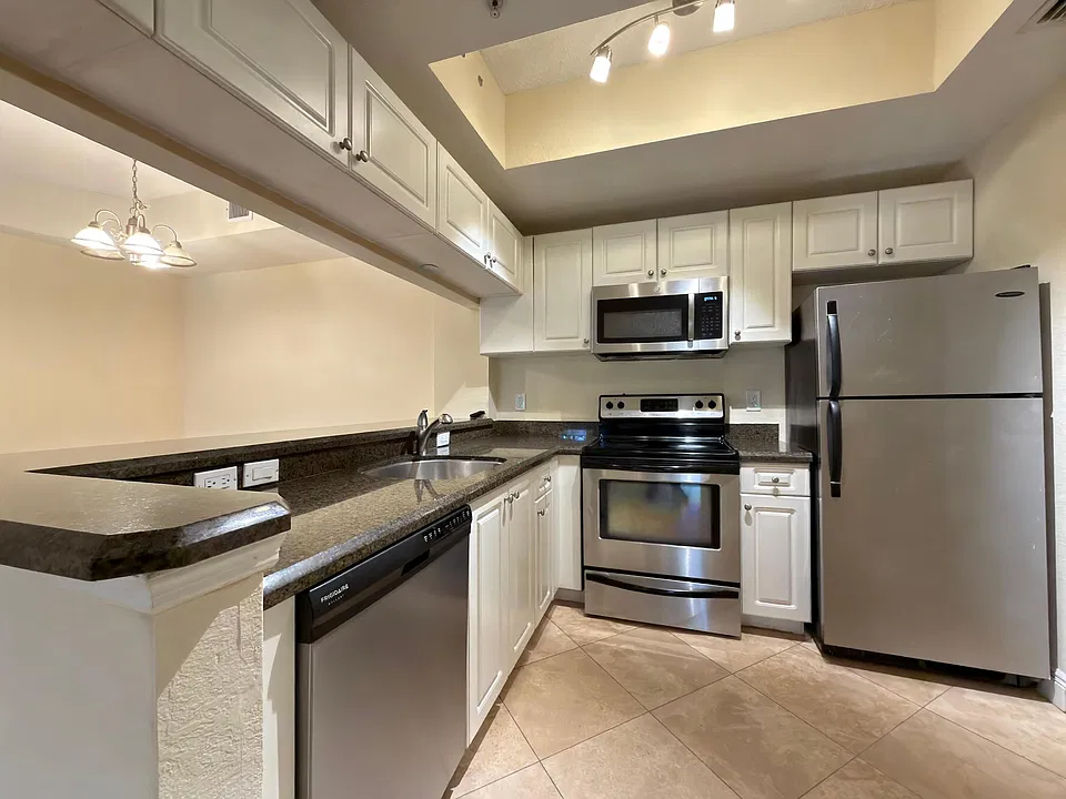 2806 Veronia Dr #204