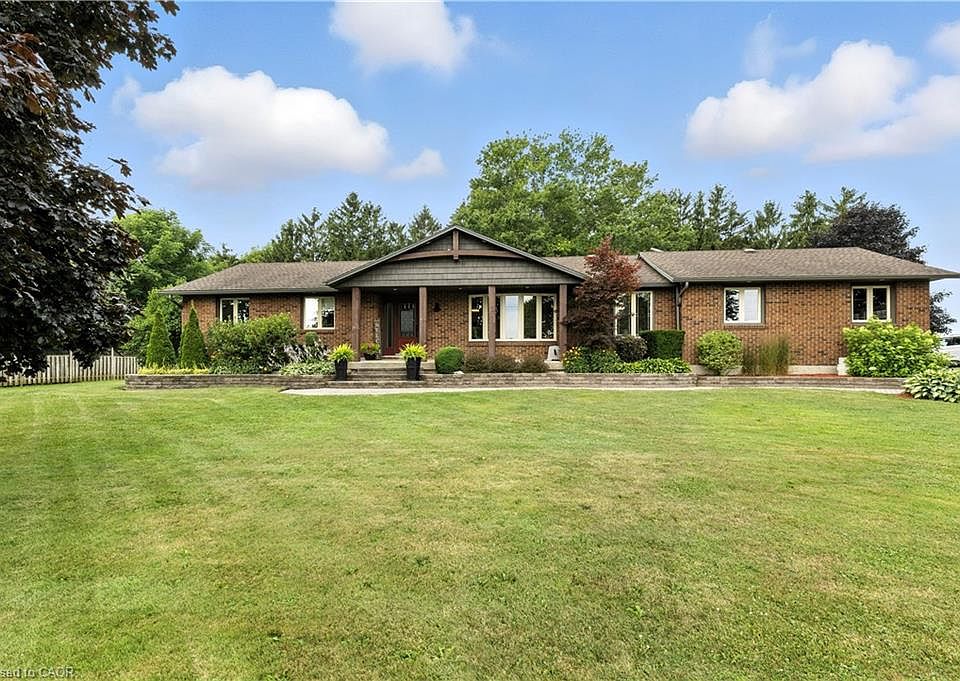 1st image of 404996 Beaconsfield Rd