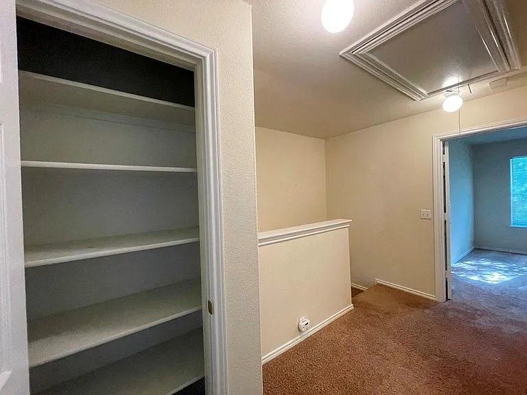 251 Utterback #B — Photo 22