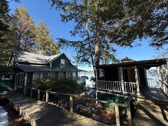 211 Lake Ave