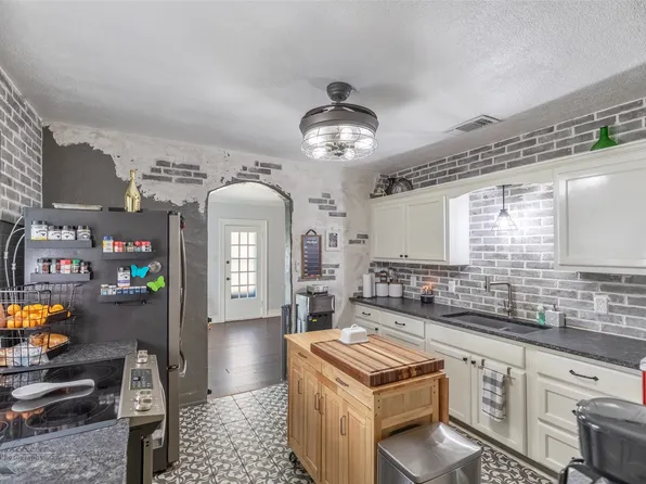 202 E Ross St, Rising Star, TX 76471