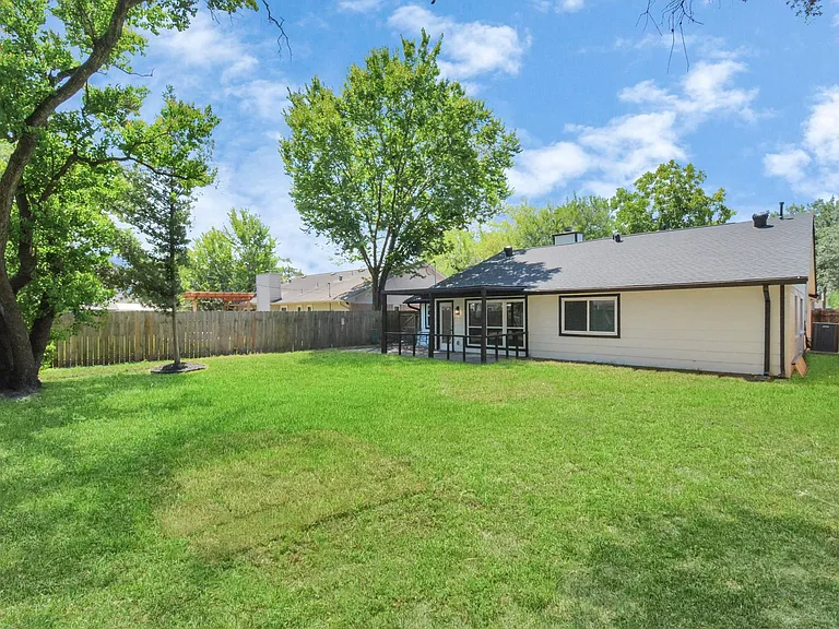 10550 Emnora Ln — Photo 28