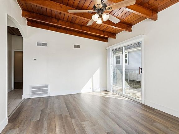 4th image of 205-207 N Woodlawn Ave