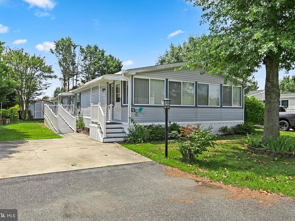1st image of 13 Devon Ln
