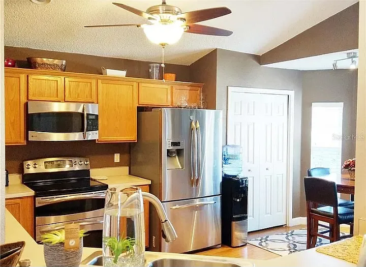 919 Devon Creek Rd — Photo 3