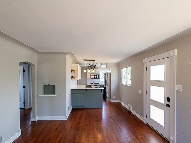 2140 Benton St — Photo 9