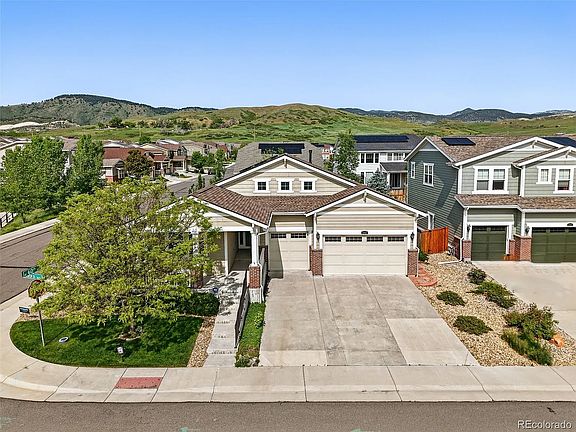 Located in Tablerock Ridge, just north of downtown Golden and about 20 minutes from Boulder, in a family friendly neighborhood.