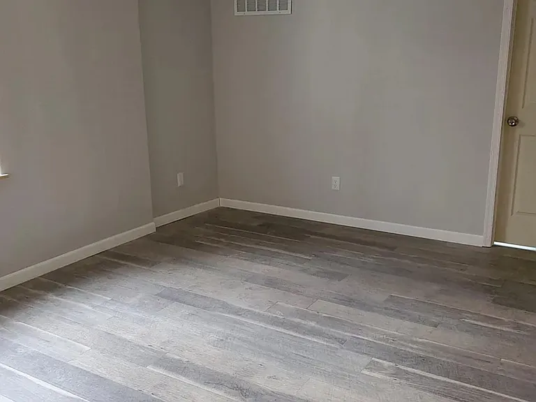 5104 Arch St #2 — Photo 8