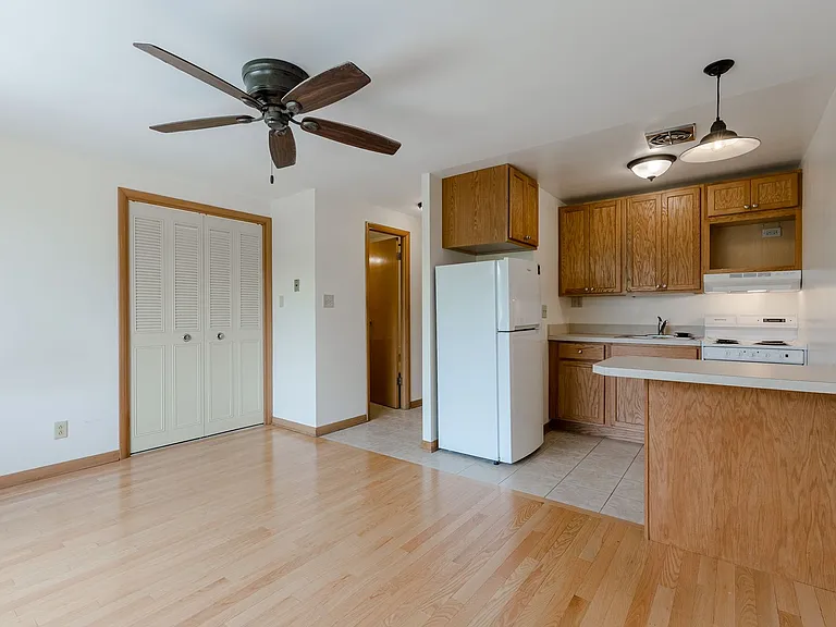 Chicago Place Apartments — Photo 7