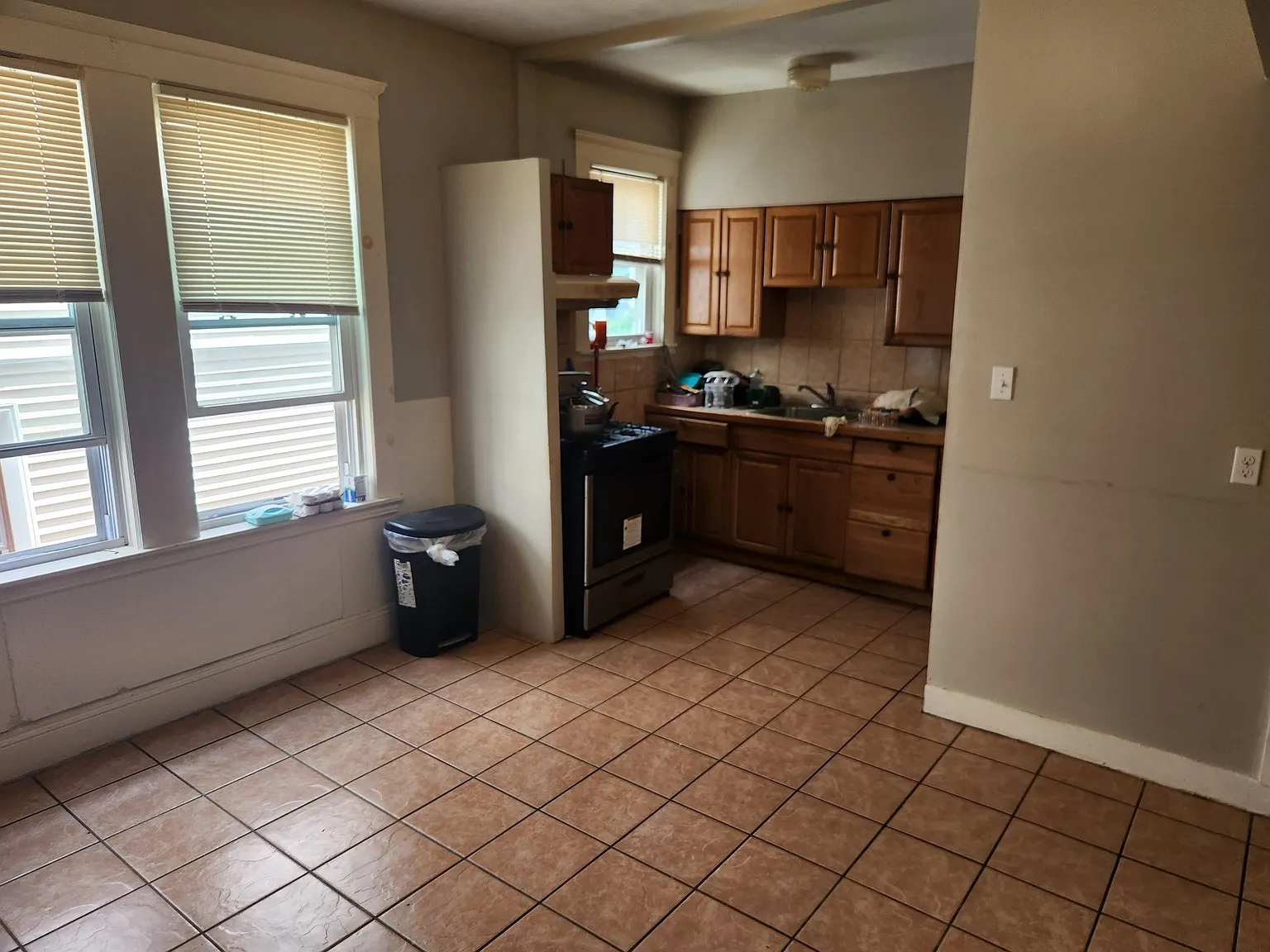 2 bed, 1.0 bath, 850 sqft, $2,450 — Photo 2