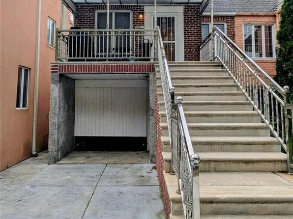 2722 E 28th St, Brooklyn, NY 11235