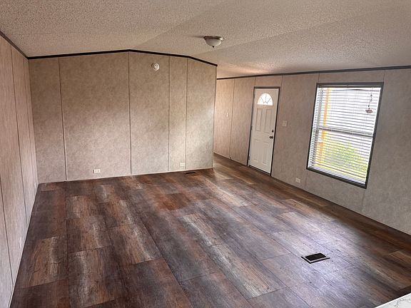 4th image of 244 Colorado Ave