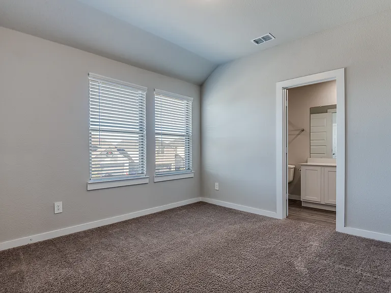 2412 Green River Rd — Photo 12