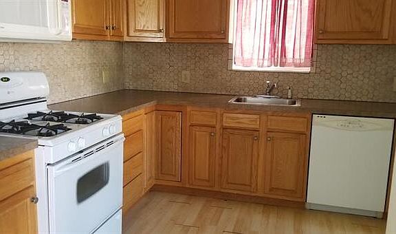 3rd image of 320 Evergreen Ave
