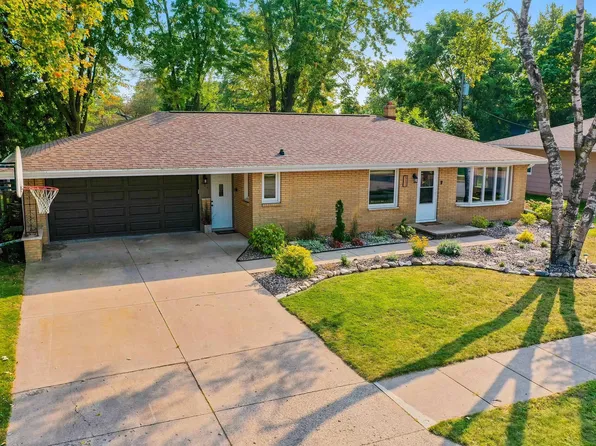 321 Cherry Ln, Little Chute, WI 54140