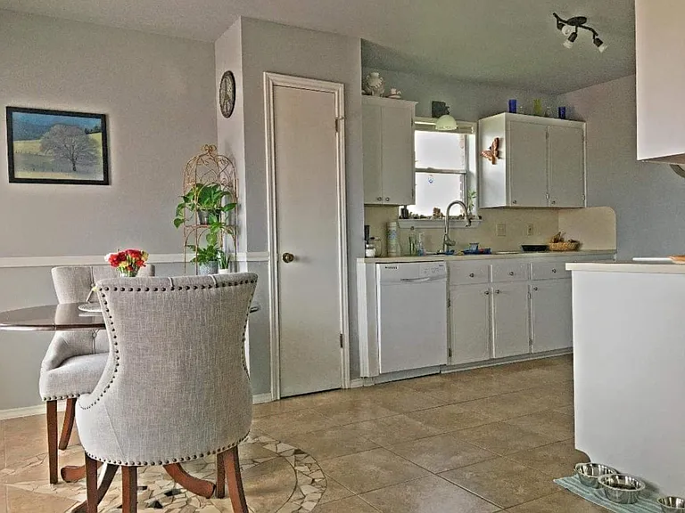 410 Saddle Dr — Photo 12