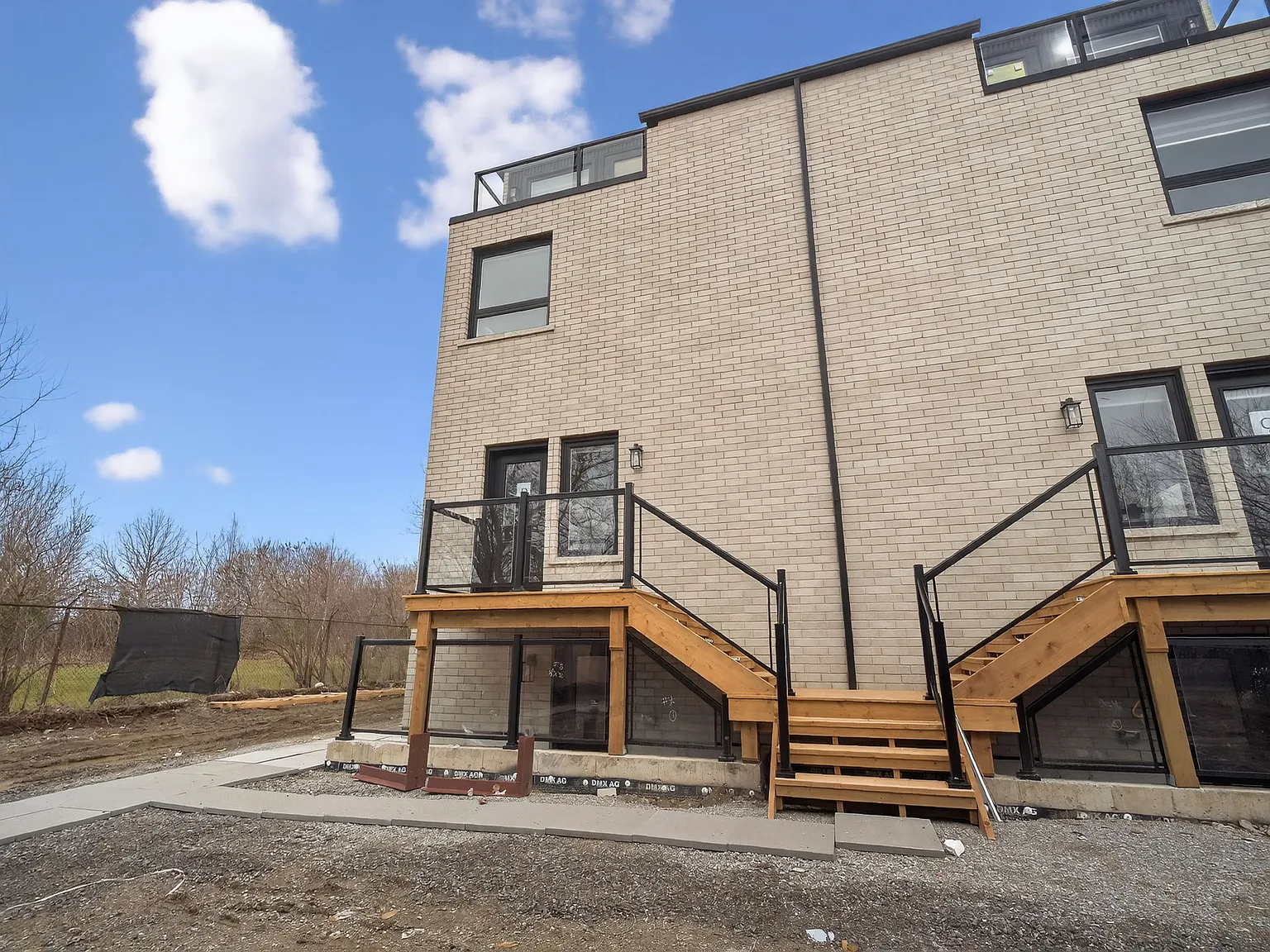 1 Dunsmore Gardens — Photo 2