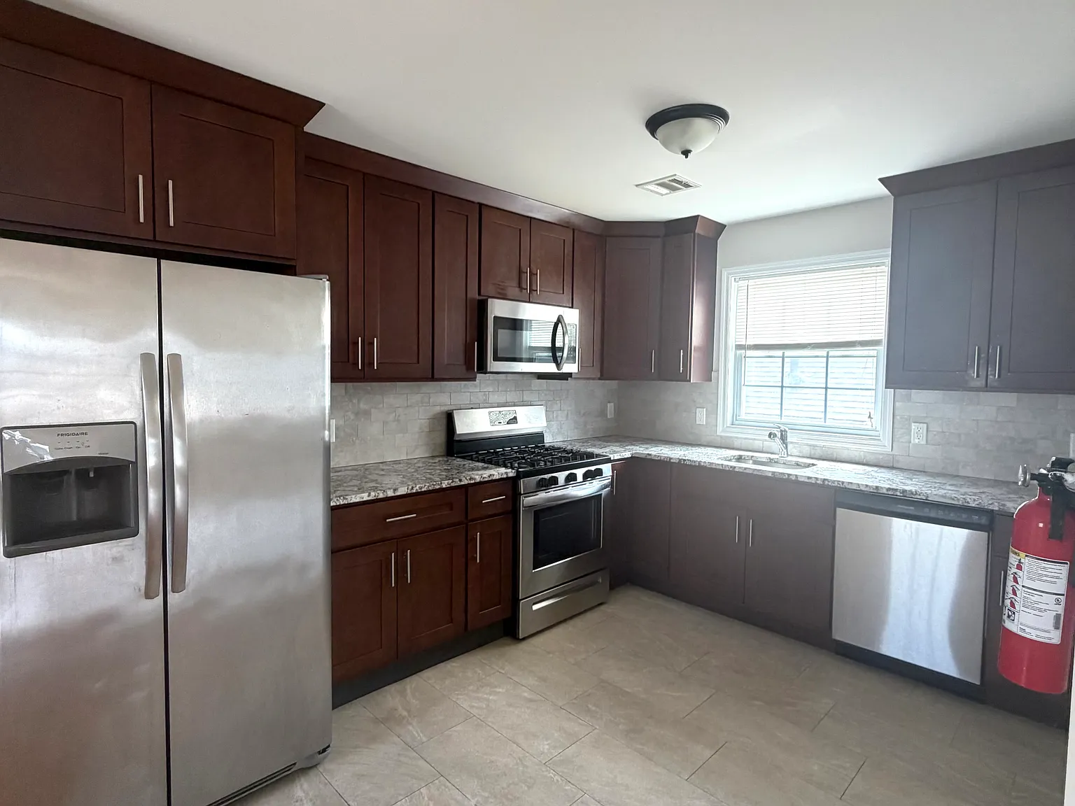3 bed, $2,700 — Photo 4
