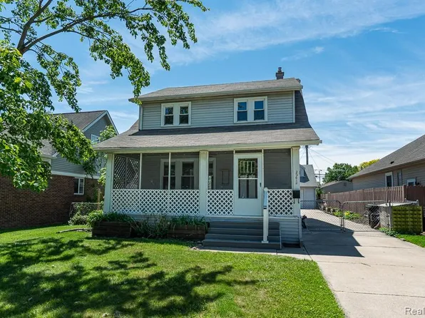 22612 Arcadia St, Saint Clair Shores, MI 48082
