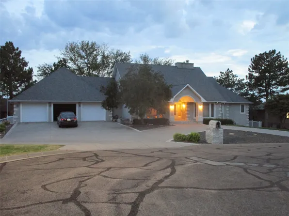 1314 Hineman Dr, Garden City, KS 67846