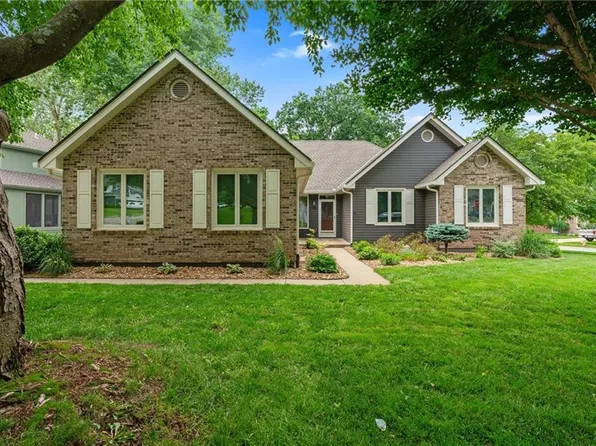 1100 White Oak Ln, Liberty, MO 64068