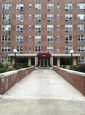 1st image of 4 Sadore Ln APT 1V