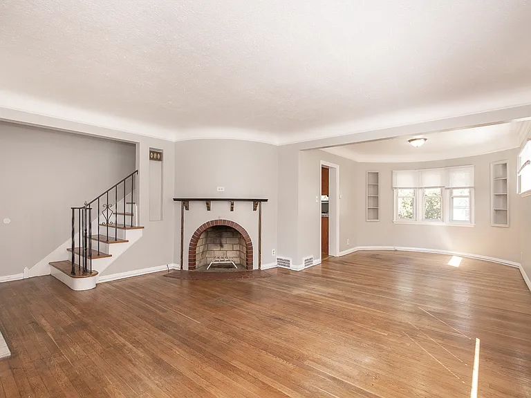 18121 Hiller Ave — Photo 10