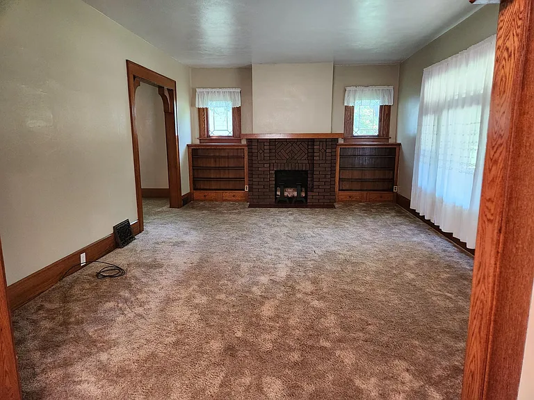 860 Parkway Blvd — Photo 2