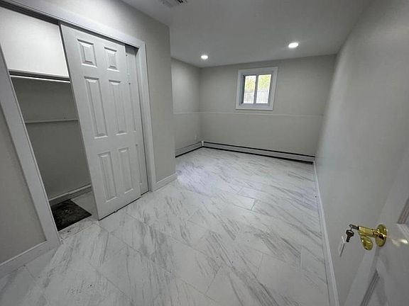 5th image of 10 Winston Dr #2