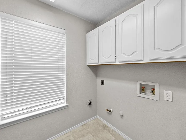 2421 Kittyhawk Dr — Photo 35