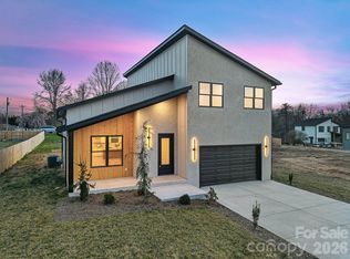 760 New Hope Rd, Flat Rock, NC 28731