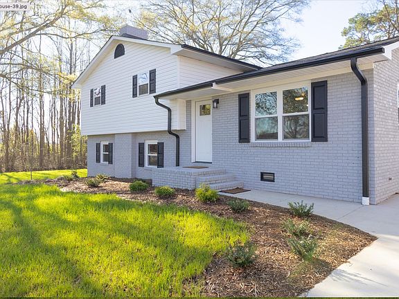 2nd image of 304 Scenic View Rd