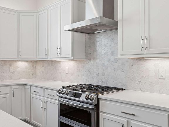 5th image of 2271 Buttercup Ln
