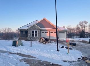 880 Cygnet Ct, Menasha, WI 54952