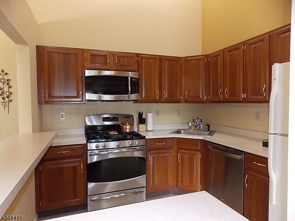 3rd image of 814 Breckenridge Dr