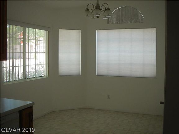 5th image of 8384 Yamhill St