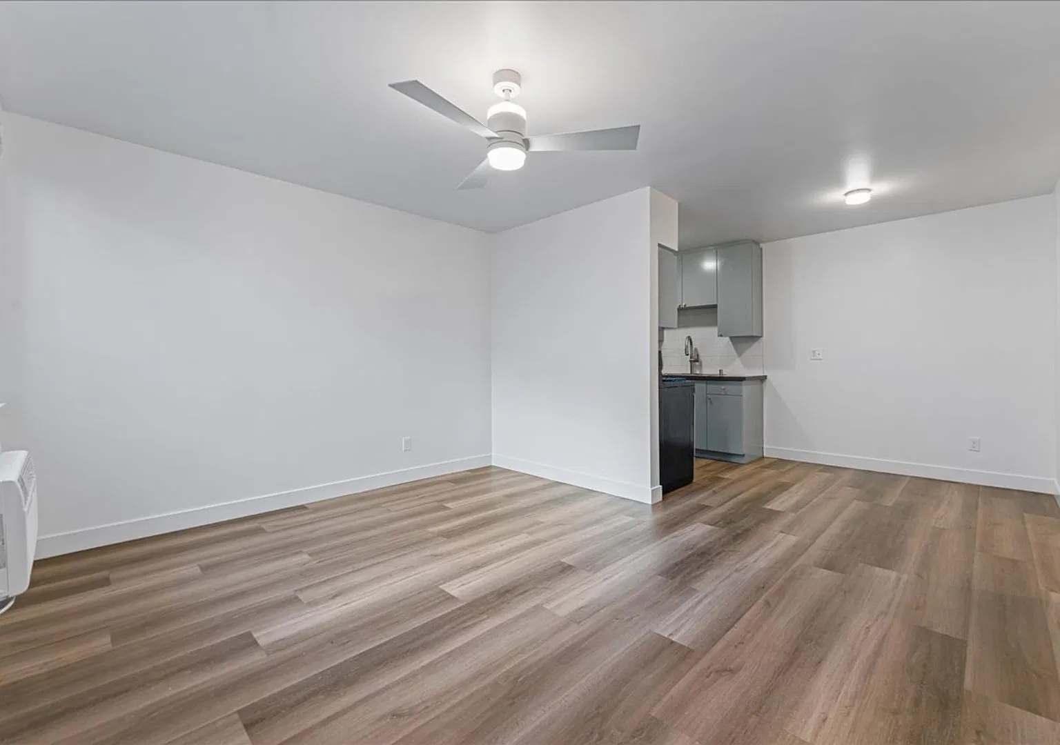 2736 Pomeroy Ave — Photo 2