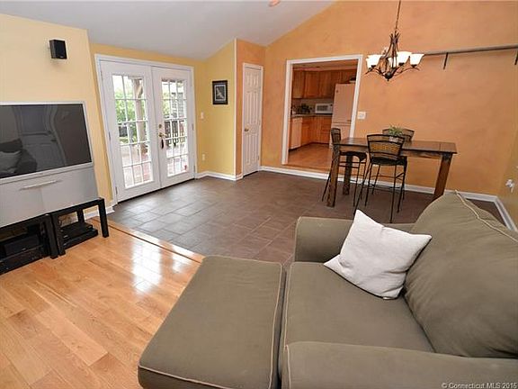 5th image of 73 Joyce Ct