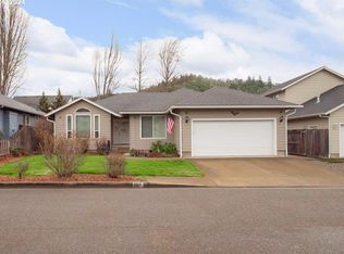 180 Village Dr, Winchester, OR 97495