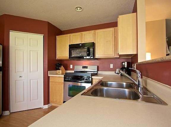2nd image of 1002 Primrose Ln