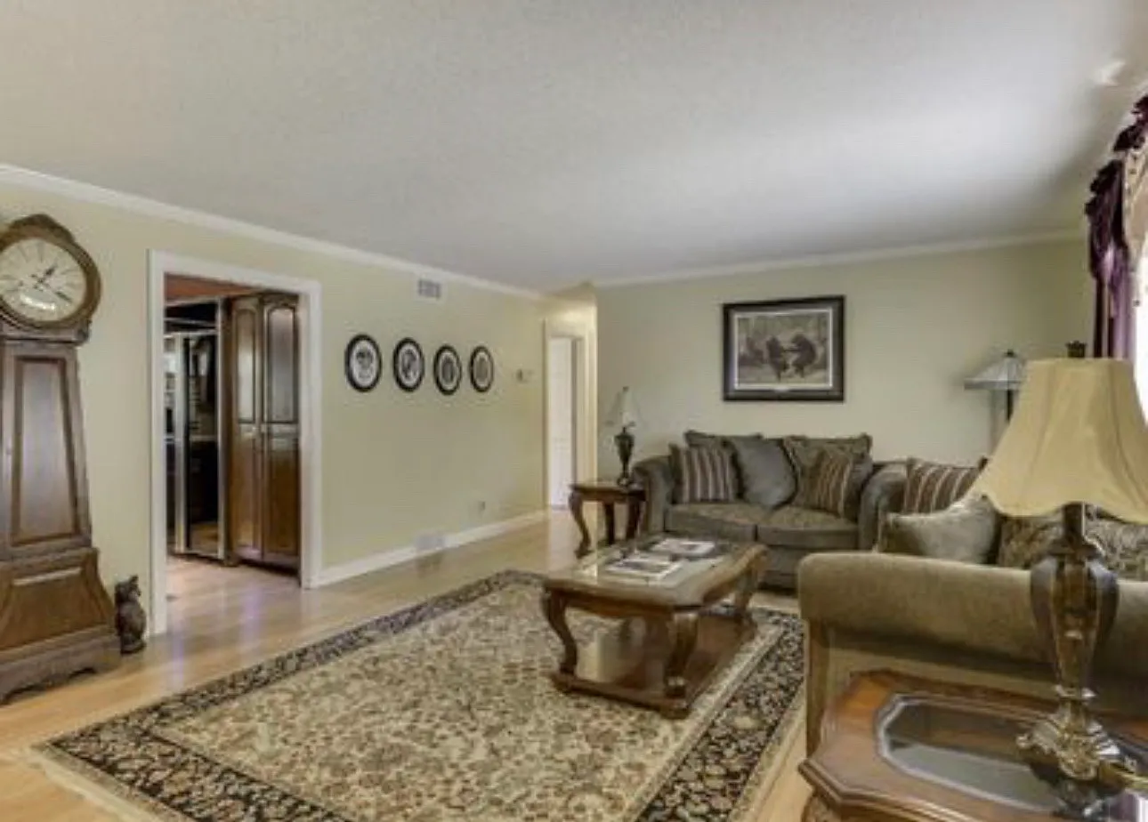 5 bed, 3357 sqft, $2,795 — Photo 4