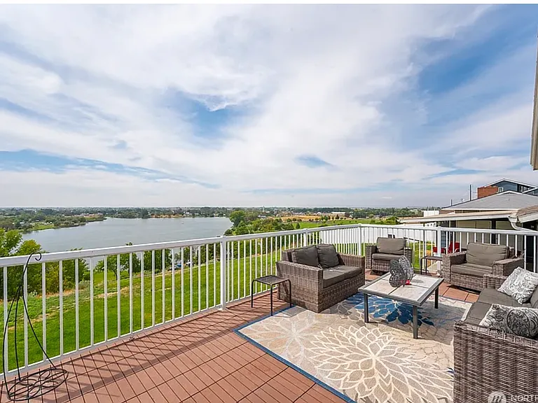 634 N Crestview Dr — Photo 4