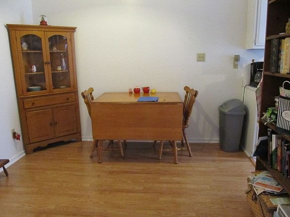 2nd image of 527 Manns Chapel Rd #A