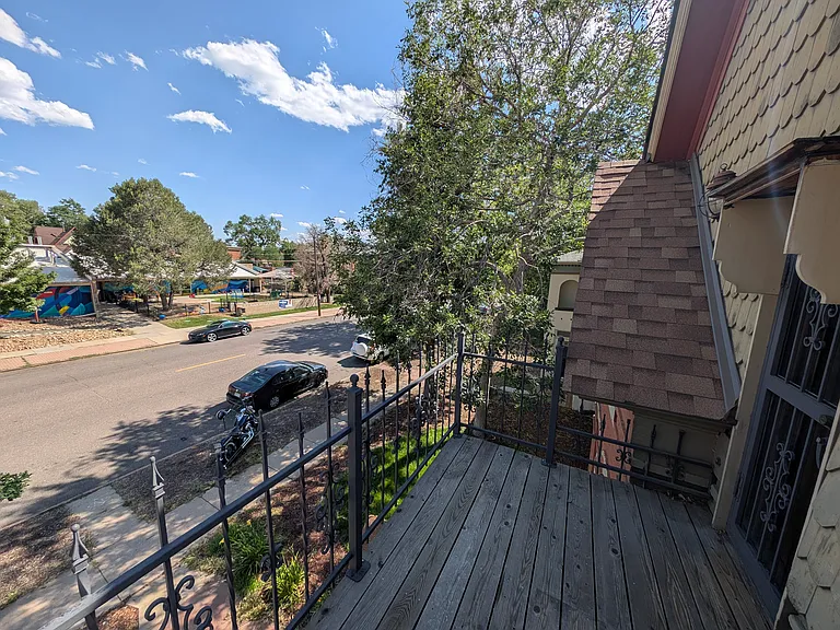 2929 Curtis St #B — Photo 33