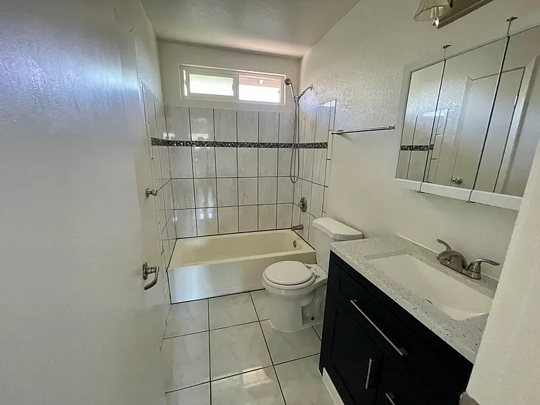 2424 Kenton Ct #C — Photo 3