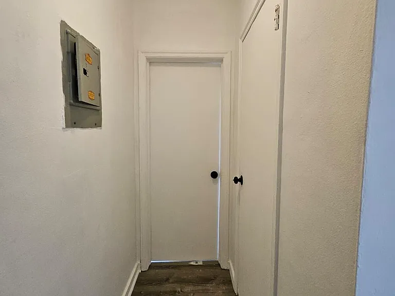 1732 SW 21st Ter — Photo 8